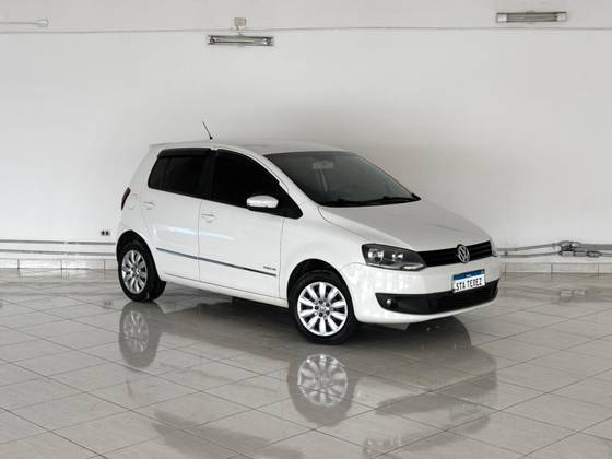 VOLKSWAGEN FOX 1.6 MI HIGHLINE 8V FLEX 4P MANUAL VOLKSWAGEN FOX 1.6 MI HIGHLINE 8V FLEX 4P MANUAL